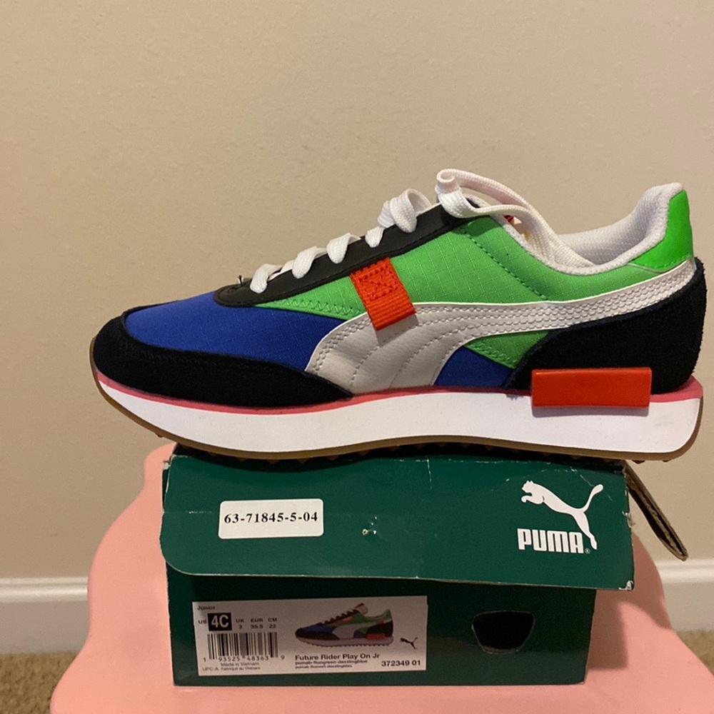 PUMA Sneakers Size 4 Youth Unisex